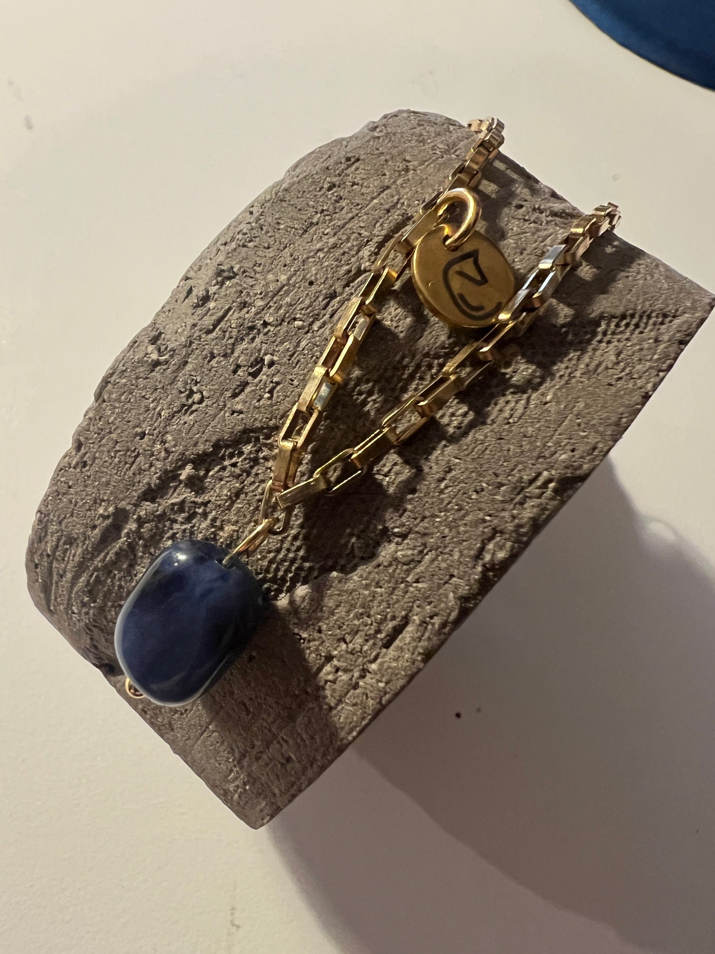 Lucky Golden Bracelet - Pure Confidence - Sodaliet Donkerblauw